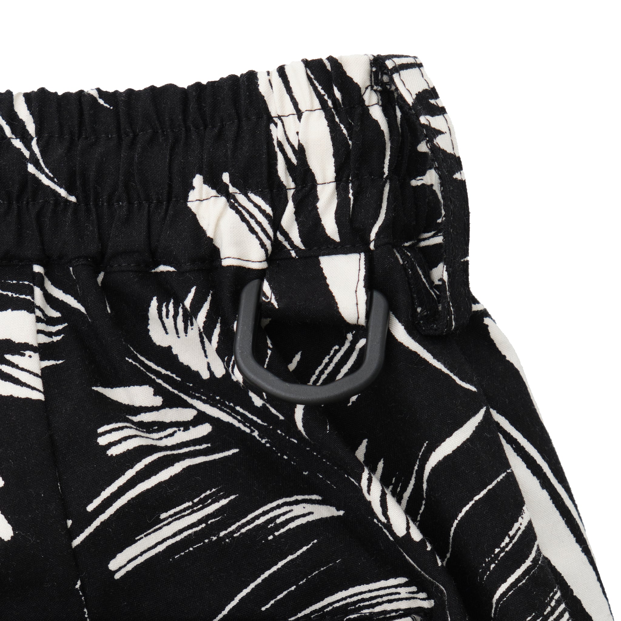 IDEAL CHILLIN CROPPED (BLACK) – MAGIC STICK ENTERTAINMENT 